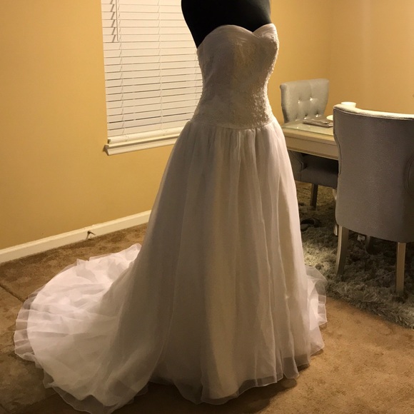 DAVID’S BRIDAL WEDDING GOWN - Picture 2 of 8